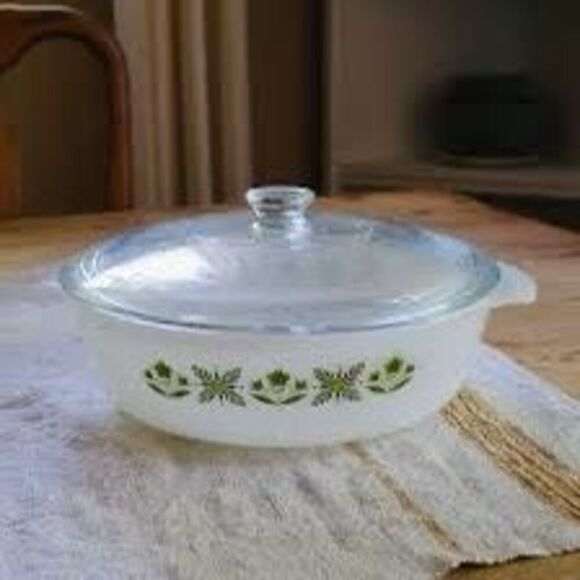 Anchor Hocking Vintage 2 Quart Fire King Casserole Serving Dish Milk White - Picture 2 of 10